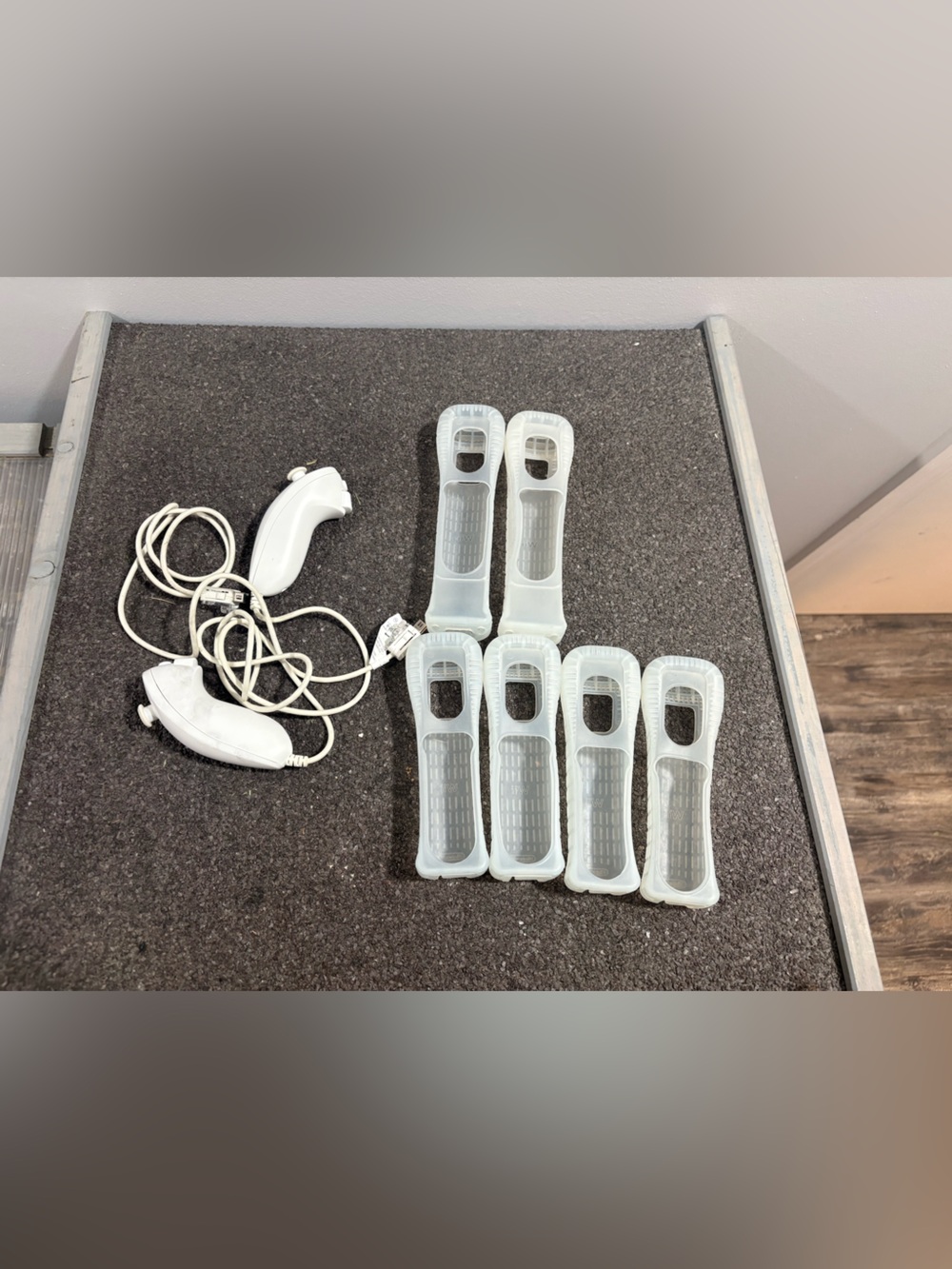 Nintendo Wii Remote Silicone Protective Sleeves and Nunchuk Controllers - White